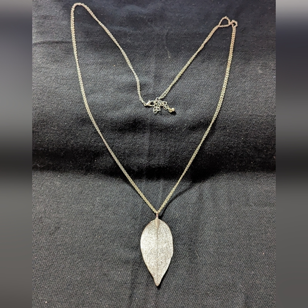 Silver Tone Filagree Leaf Long Pendant Statement Necklace